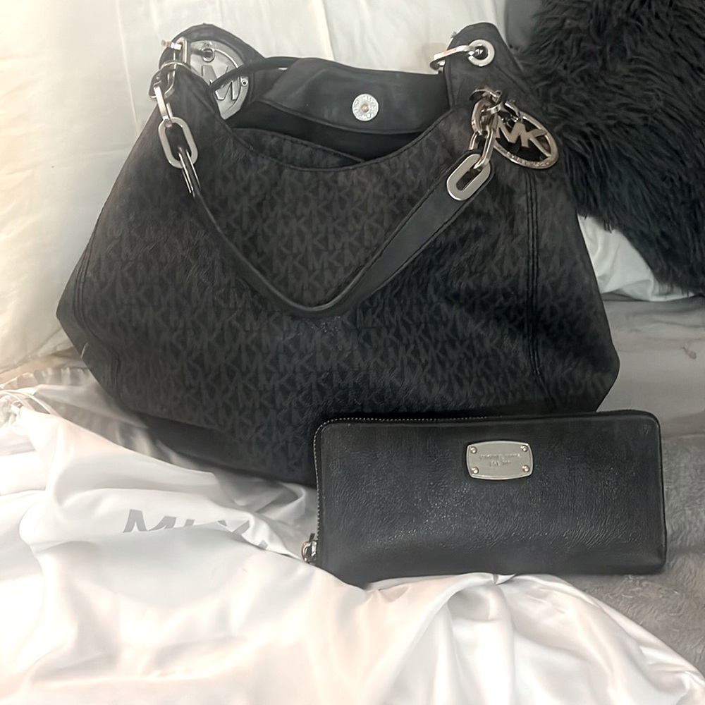 Large 100% authentic Michael Kors bag and wallet